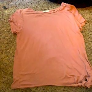 cute pink t shirt with tie at the corner:)